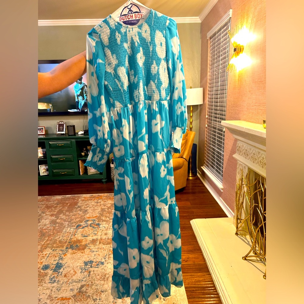 Beautiful Tuckernuck Turquoise and White Smocked dress!
